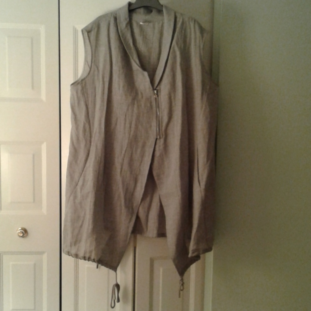 CREA VEST